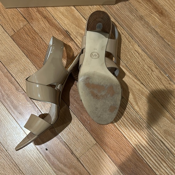 Michael Kors Joselle Open Toe Womens Patent Leather Strappy
sandal
Size 9M - Picture 6 of 8